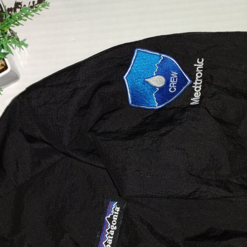 Patagonia Hooded Windbreaker Jacket. Black. Women's size Small. FREE GIFT - Picture 7 of 14